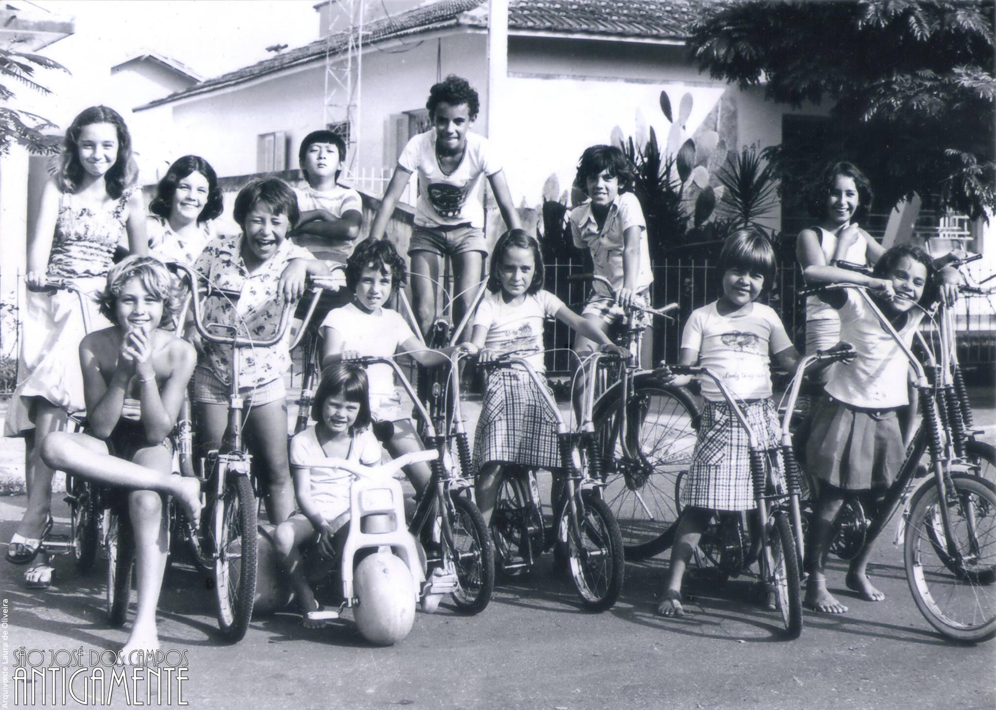 Bicicletada em grupo na infância!